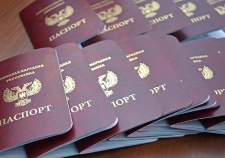 Медведев предложил создать систему преференций для беженцев из Донбасса