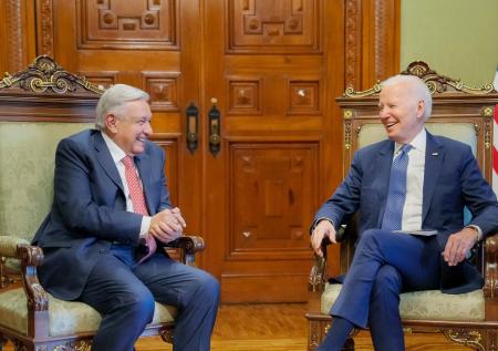 Байден приревновал президента Мексики к своей жене