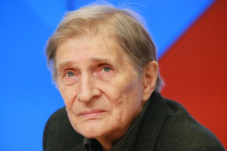 Актёр Игорь Ясулович на творческой встрече в рамках пресс-показа фильма «Три сестры»