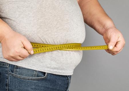 Перечислены эффективные способы убрать жир с живота после 50 лет