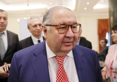 Усманов приостановил деятельность на посту президента FIE