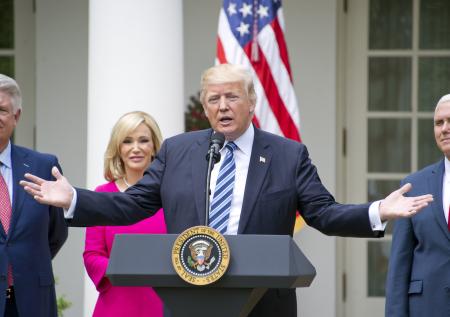Трамп поддался влиянию телепроповедницы 