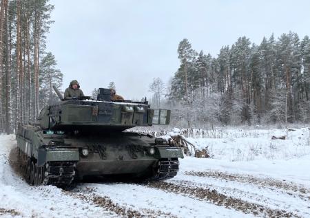 В Кирове военкомат приглашал новобранцев в армию баннером с танком Leopard