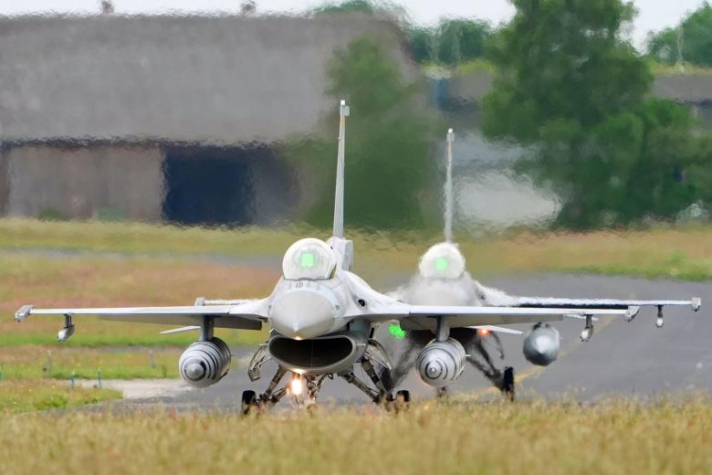 Истребители F-16