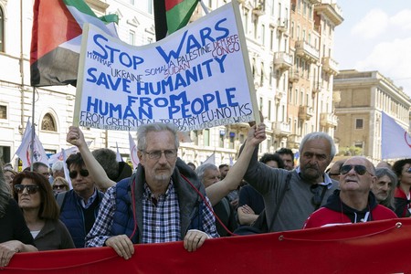 В Риме состоялся многотысячный митинг против перевооружения Европы