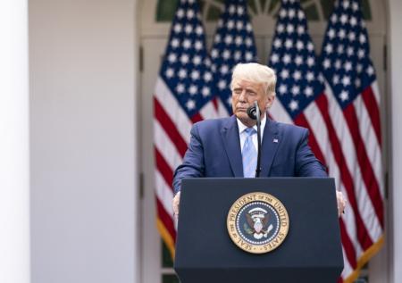 «Торговый триллер»: в Германии раскусили попытки Трампа остановить хаос