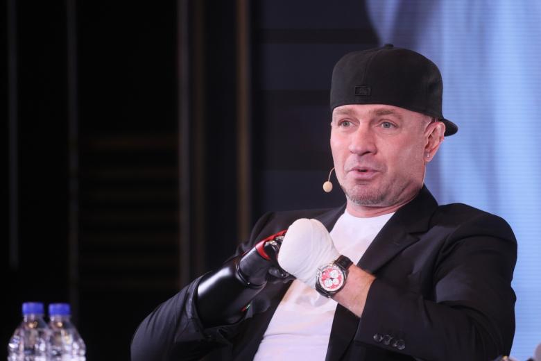 Роман Костомаров 