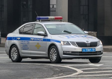 В Москве 17-летний наркокурьер на арендованном авто сбил полицейского