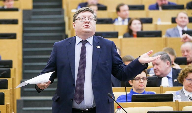Член комитета Госдумы РФ по бюджету и налогам Андрей Исаев на пленарном заседании Государственной думы РФ