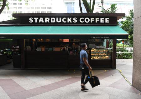 Starbucks присоединилась к бойкоту соцсетей путём отказа от рекламы