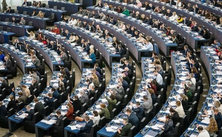 Вице-премьер ЕК признал трудности при согласовании санкций против России