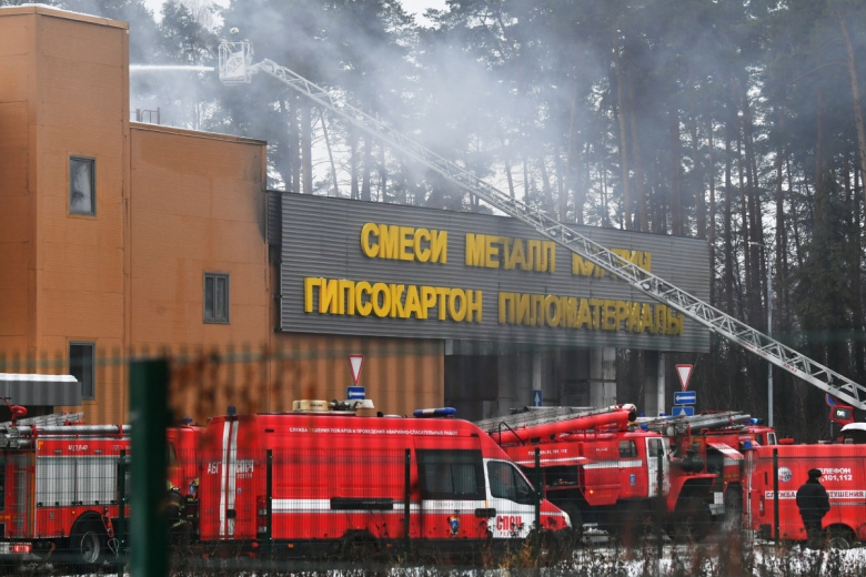 Тушение пожара в торговом центре «Стройтракт» («Стройпарк») в Балашихе