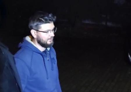 Появилось видео из суда, куда доставили сына Намина после двойного убийства