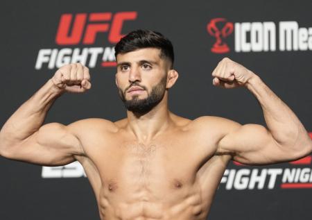 «Я ему позвоню»: боец UFC пошутил про Путина