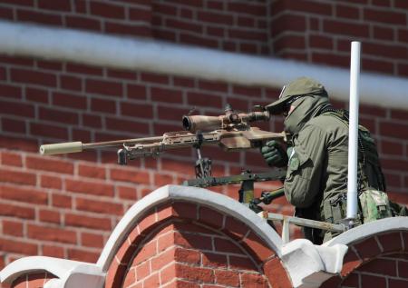 Снайперов из охраны Путина заметили с зарубежными винтовками