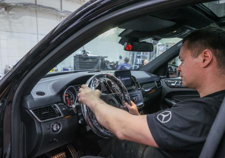 Автоэксперт перечислил варианты действий дилеров Mercedes, Audi и BMW