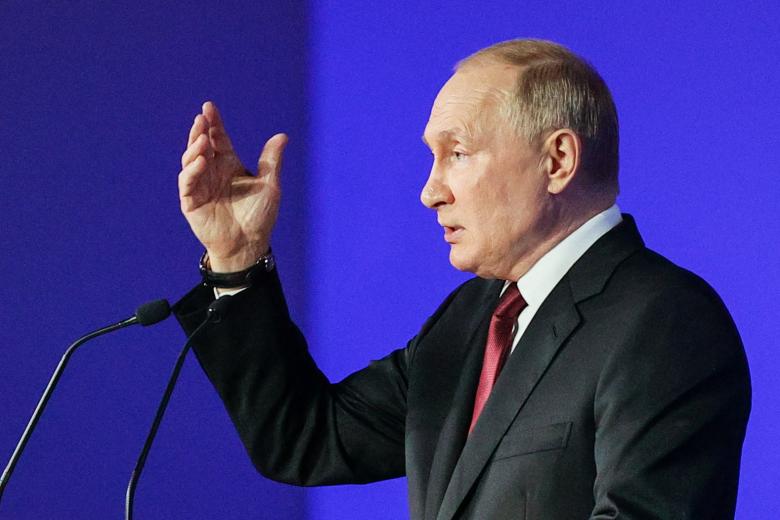 Президент РФ Владимир Путин во время пленарного заседания XXV Петербургского международного экономического форума