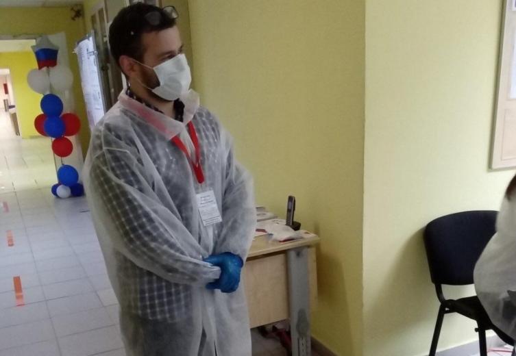 Во время выборов муниципальных депутатов на одном из избирательных участков (Салехард)