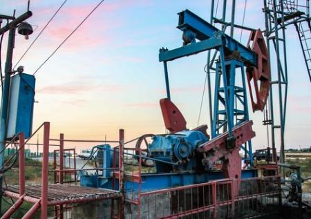Цены на нефть стабильны на данных о переговорах США и Китая 