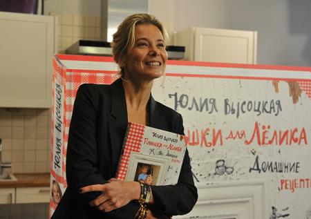 Юлия Высоцкая показала, как отмечают пятницу в Венеции