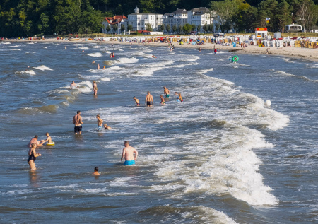 Врач попросил россиян не возить с курортов морскую воду