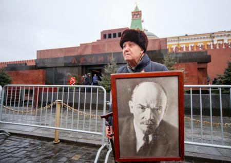 «Давайте выкинем все останки царей»: когда тело Ленина вынесут из мавзолея