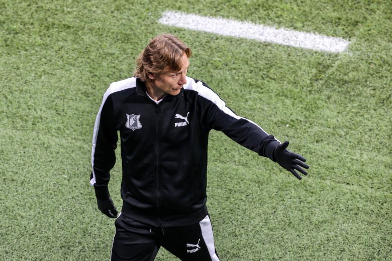 Валерий Карпин