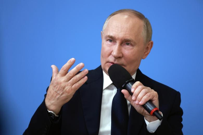 Владимир Путин на открытом уроке «Разговор о важном»