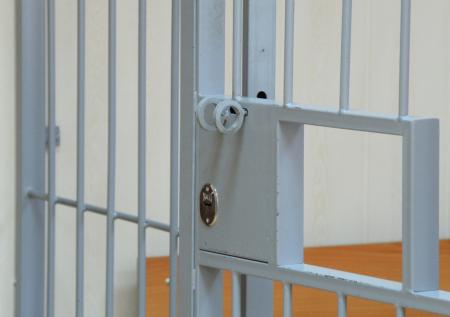 Тренер ответит за то, что воспитанники скинули кирпич мальчику на голову