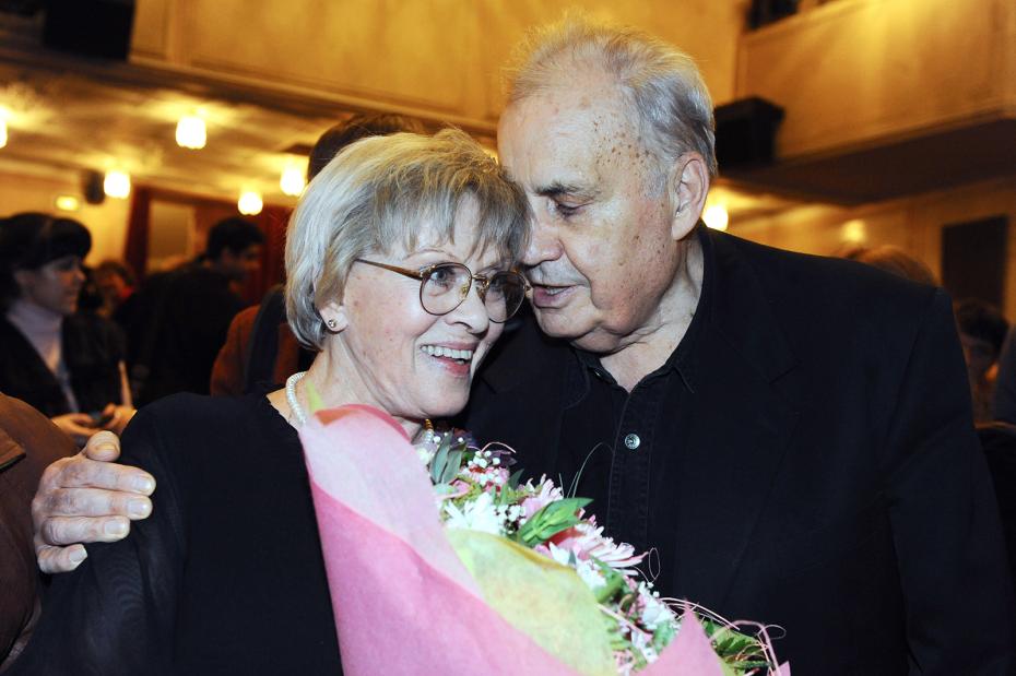 Режиссер Эльдар Рязанов и актриса Алиса Фрейндлих на праздничном вечере в ЦДА