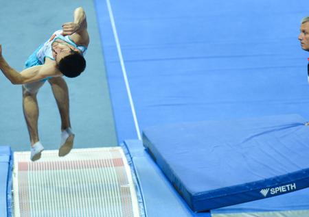 Россияне выиграли золото и серебро чемпионата мира по прыжкам на батуте