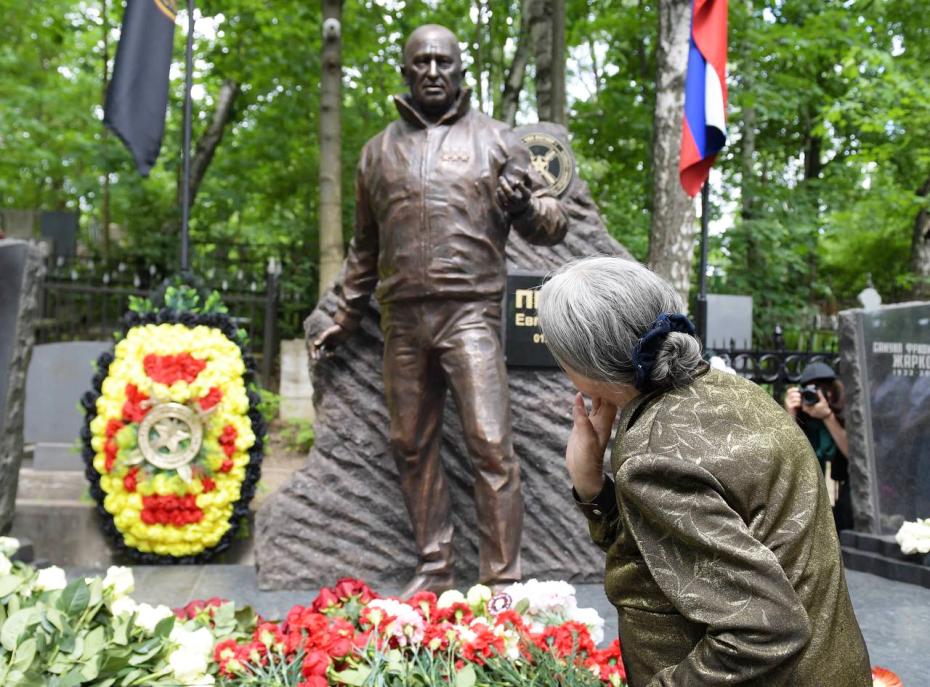 Церемония открытия памятника связанному с ЧВК «Вагнер» бизнесмену Евгению Пригожину