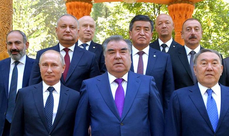 Президенты Путин, Рахмон, Назарбаев (в первом ряду)