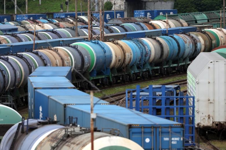 Железнодорожные вагоны на путях сортировочной станции в Калининграде