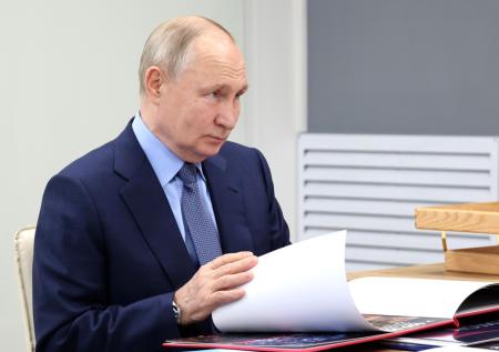 Россияне заметили уличные баннеры с призывами голосовать против Путина