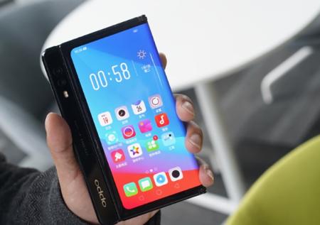 Oppo показала собственный складной смартфон