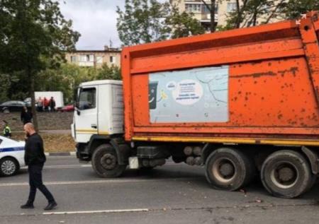 В Сети появились кадры до смертельной аварии с мусоровозом в Истре