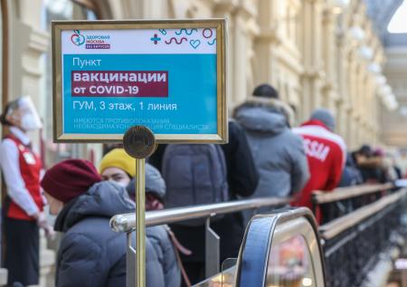 Доктор Комаровский развенчал миф о пунктах вакцинации в ТЦ