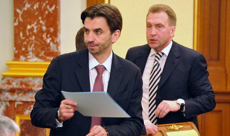 Михаил Абызов (слева)