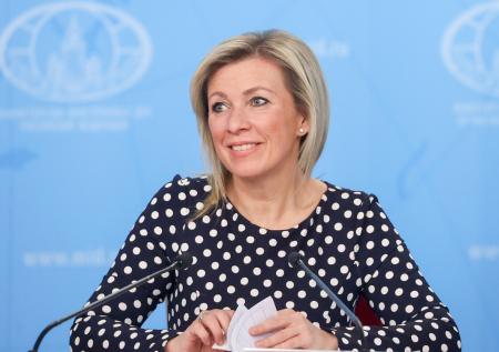 Захарова высмеяла Кулебу, затянувшегося сигарой в прямом эфире