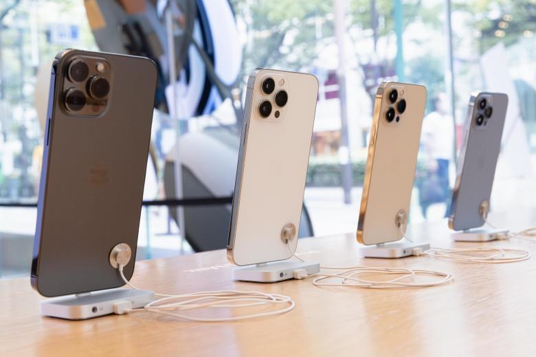 iPhone 13