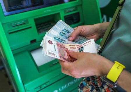 Экономист предложил выплачивать многодетным матерям зарплату