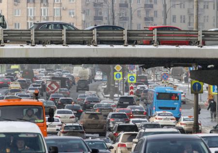 Дептранс сообщил о пробках в Москве в восемь баллов