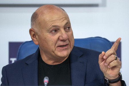 Друг Михалкова сел на два стула: Газаров сменил Ширвиндта в Театре сатиры