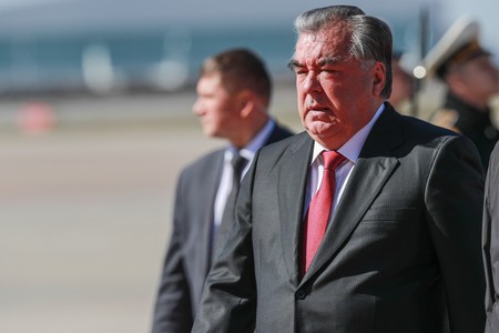 Президент Таджикистана призвал не поститься в Рамадан