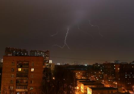 Жители Лыткарино сообщили о вспышке и пожаре у подстанции