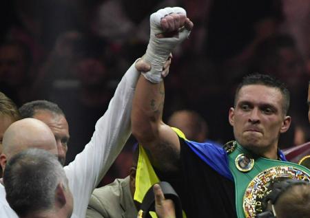 Усик стал боксером месяца по версии WBA