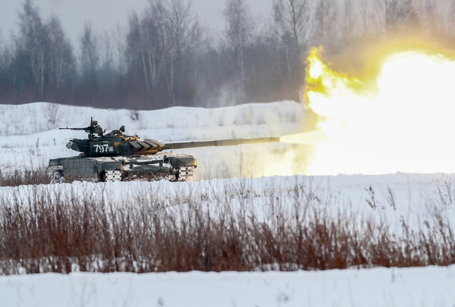 СМИ и военные корреспонденты сообщают о том, что российские войска подняли над Марьинкой триколор