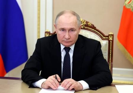 Путин вогнал в краску российского губернатора после вопроса о рождаемости