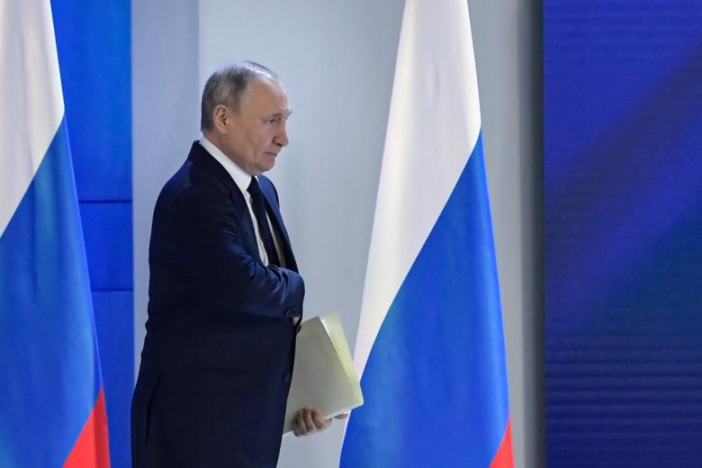 Президент РФ Владимир Путин перед началом выступления с ежегодным посланием Федеральному собранию